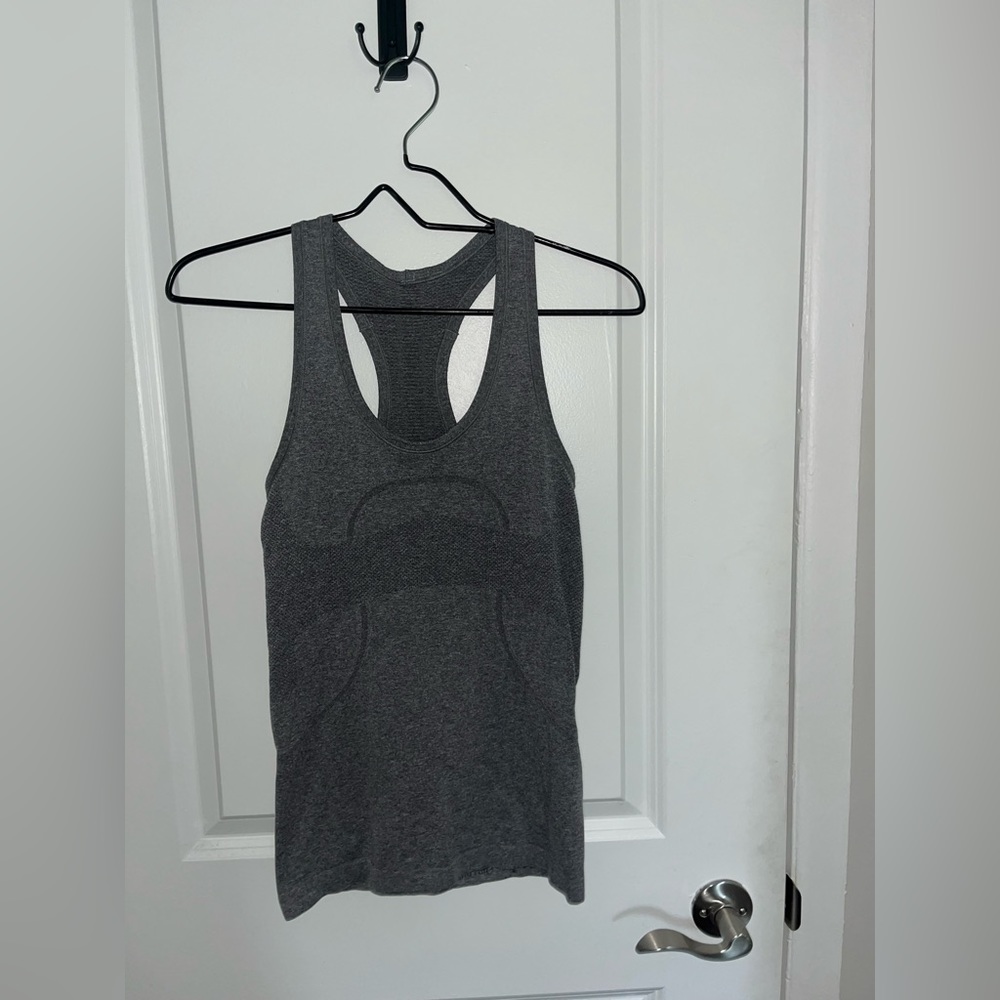 Lululemon size 4 tank
